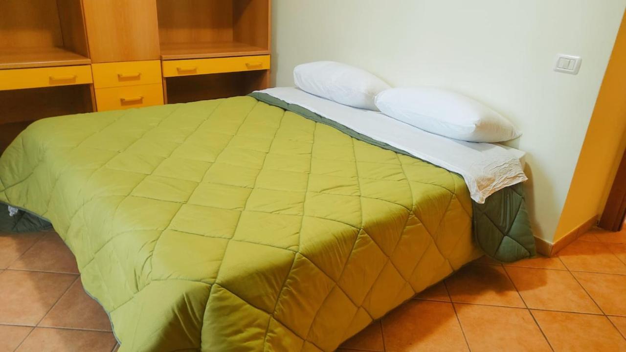 B&B Quattro Ulivi Roges Esterno foto
